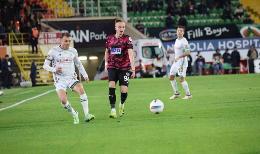 Trendyol Süper Lig’in 18. haftasında Corendon Alanyaspor sahasında Konyaspor’u 2-1
