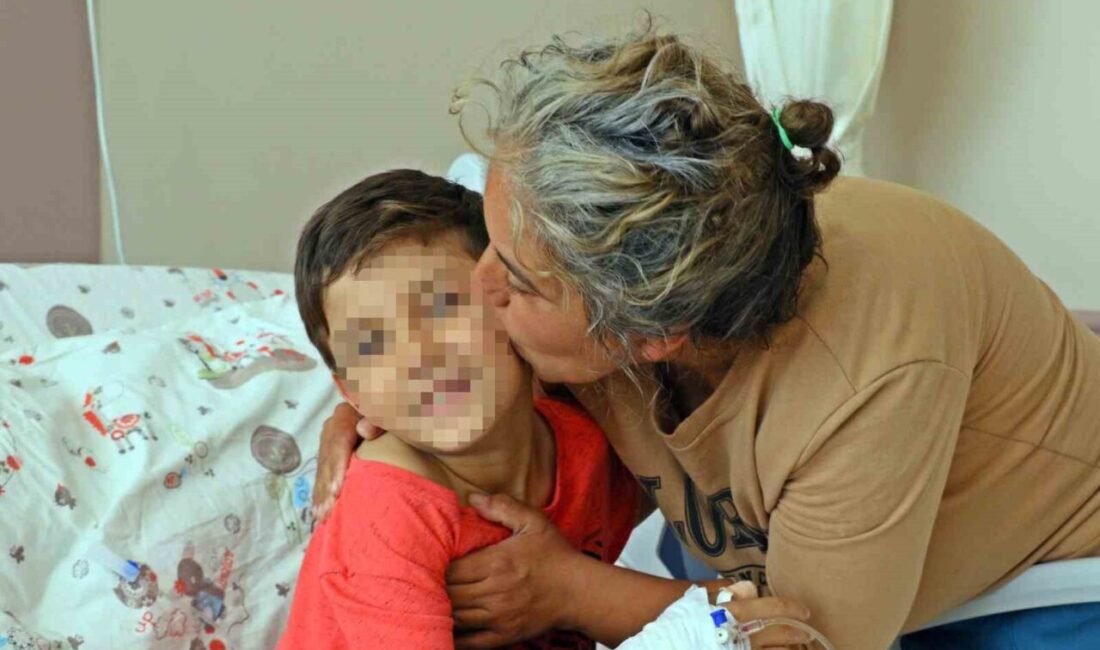 Antalya’da iki katlı bir gecekonduda çıkan yangında evde yalnız bırakılıp