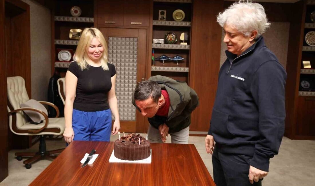 Türkiye’nin ilk yüz nakli operasyonu yapılan Uğur Acar, yeni yüzüyle