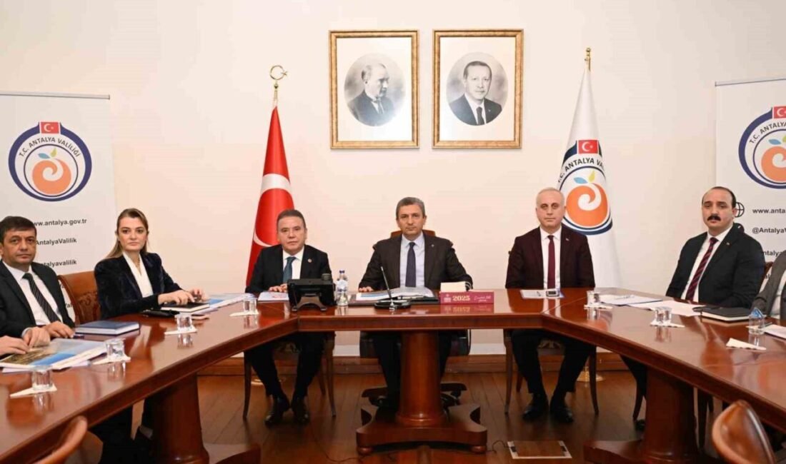 Antalya’da “Konyaaltı Sahili Değerlendirme Toplantısı”, Vali Hulusi Şahin’in başkanlığında gerçekleştirildi.