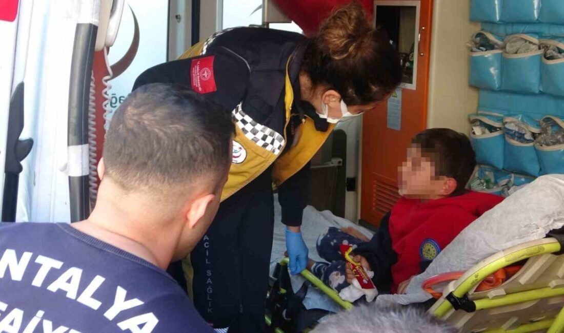 Antalya’da iki katlı bir gecekonduda çıkan yangında evde yalnız bırakılan