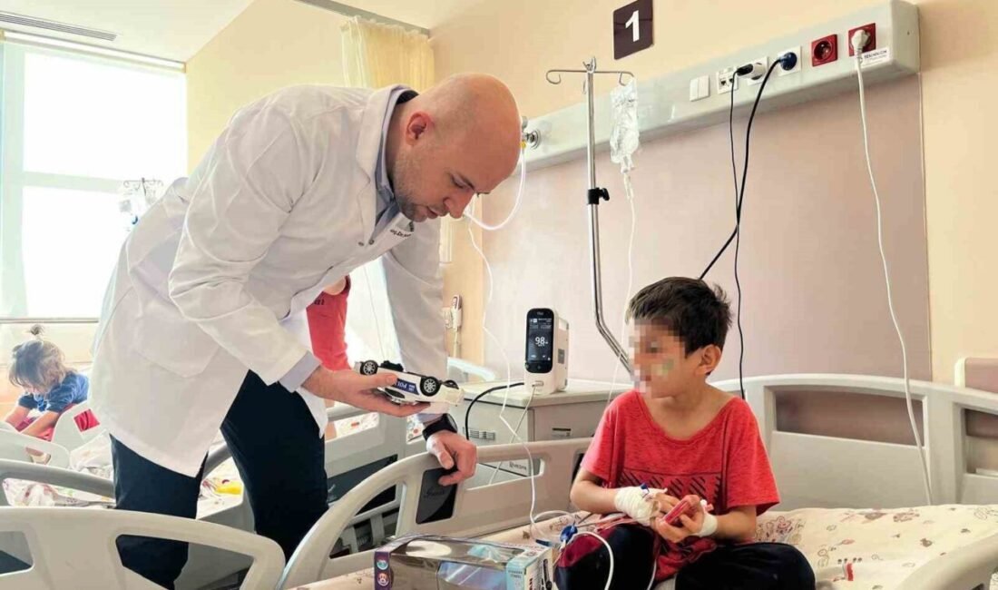 Antalya’da iki katlı bir gecekonduda çıkan yangında evde yalnız bırakılıp