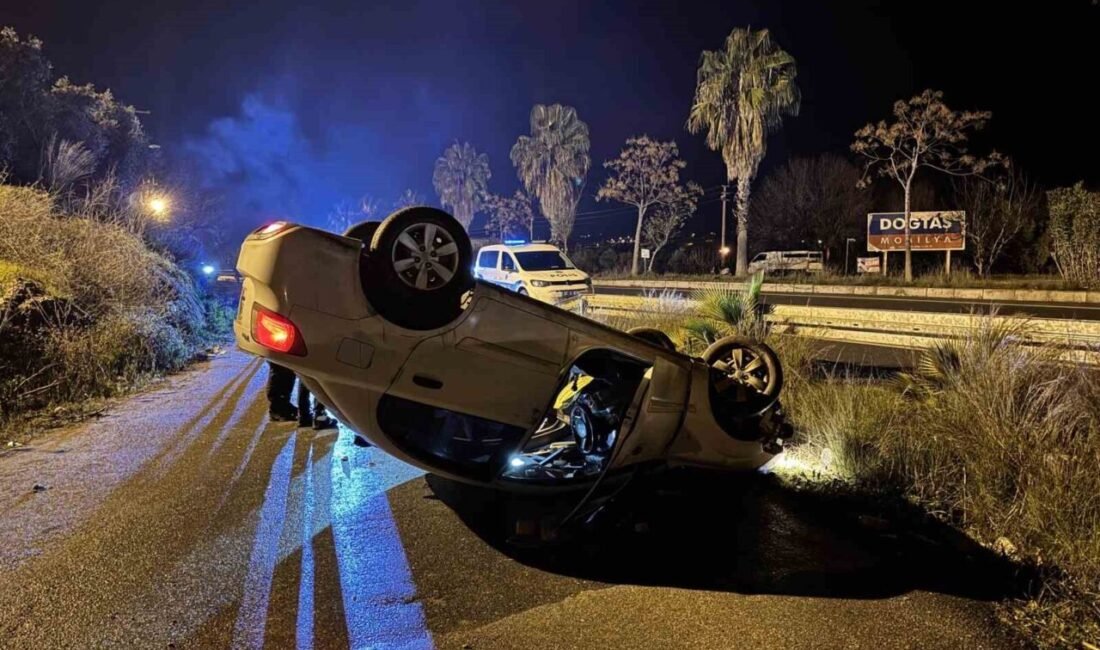 Antalya’nın Gazipaşa ilçesinde, yolun karşısına geçmeye çalışan yayaya çarpan otomobil