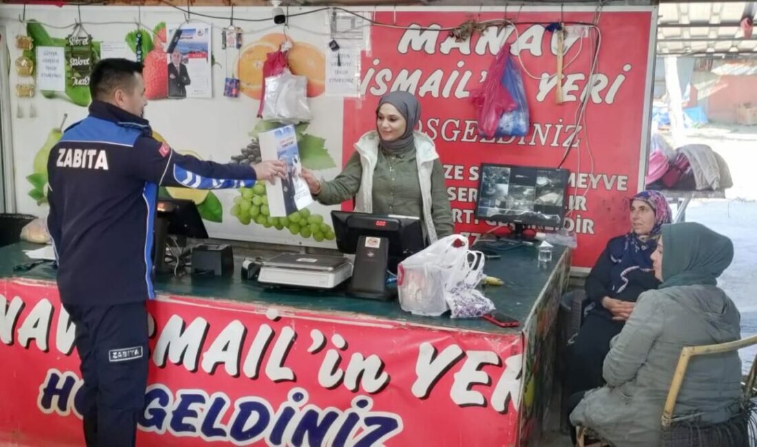 Yumurtalık Belediyesi, ilçedeki esnaflara ve vatandaşlara çanta içerisinde takvim, kalem