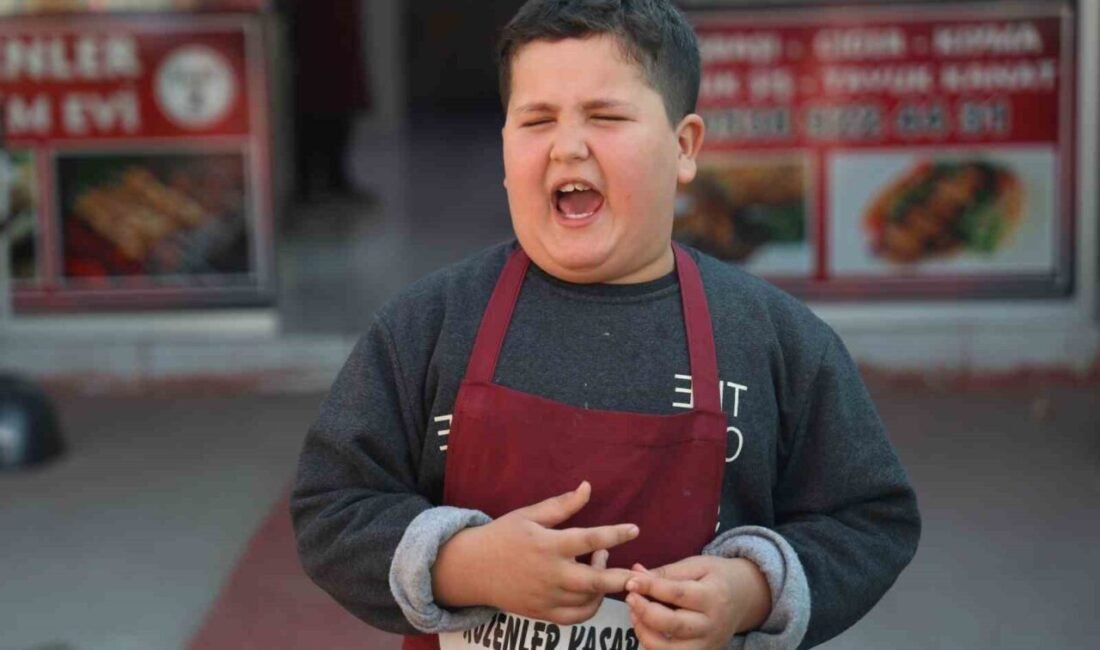Hatay’da yarıyıl tatilini bir kebapçıda çıraklık yaparak geçiren 9 yaşındaki