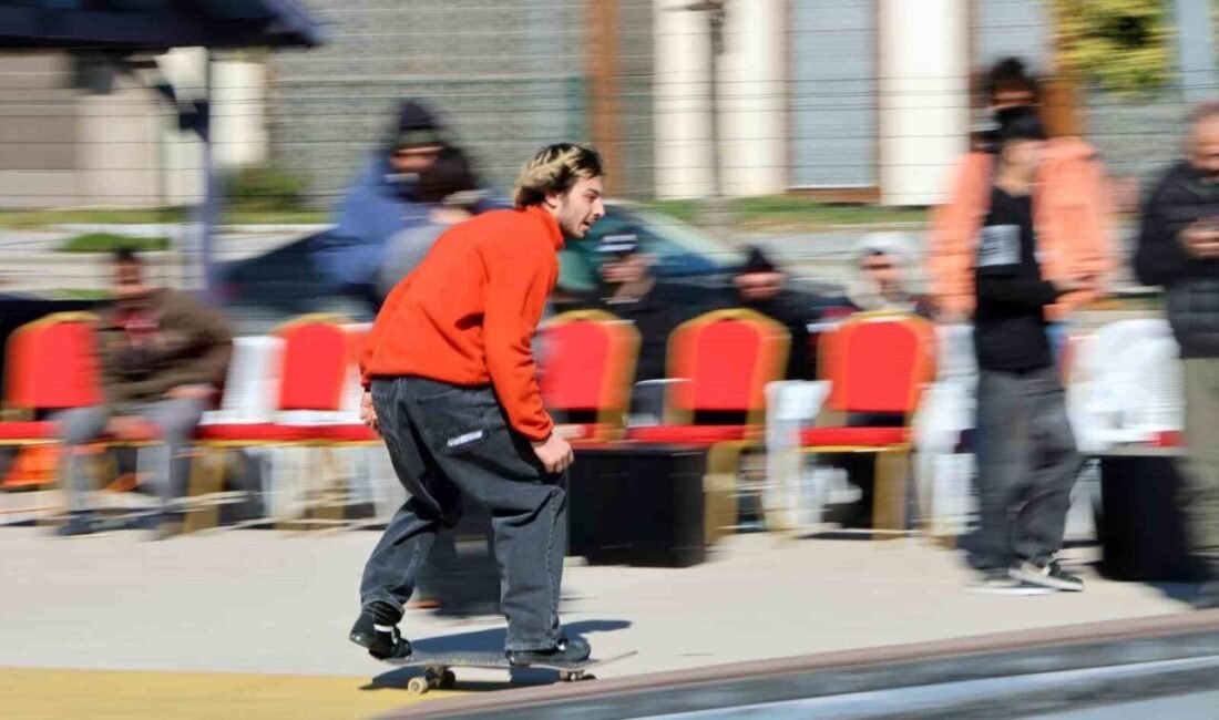 Türkiye Kaykay Federasyonu’nun düzenlediği ‘Adana Açık Yarışması’ 45 sporcunun katılımıyla