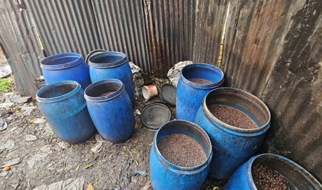 Adana’da bir evin bahçesinde 2 ton 800 litre sahte alkol