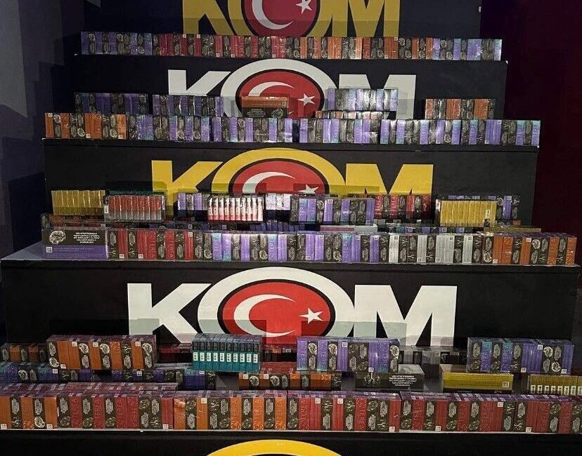 Adana polisi yaptığı operasyonda bin paket kaçak elektronik sigara kiti