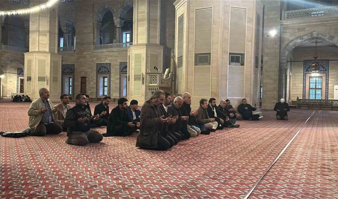 Adana’da Ferdi Tayfur’un vefatının 40. gün mevlidi okundu, mevlide çok