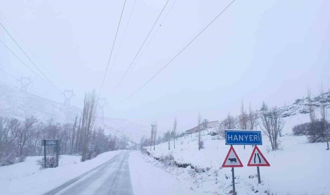 Adana’nın yüksek kesimlerinde kar etkili olunca yol açma çalışmaları başladı.