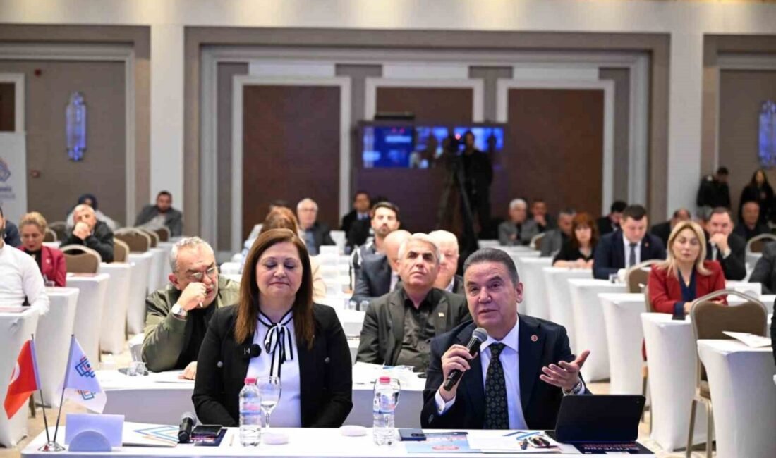 Antalya Büyükşehir Belediye Başkanı ve Akdeniz Belediyeler Birliği Başkanı Muhittin