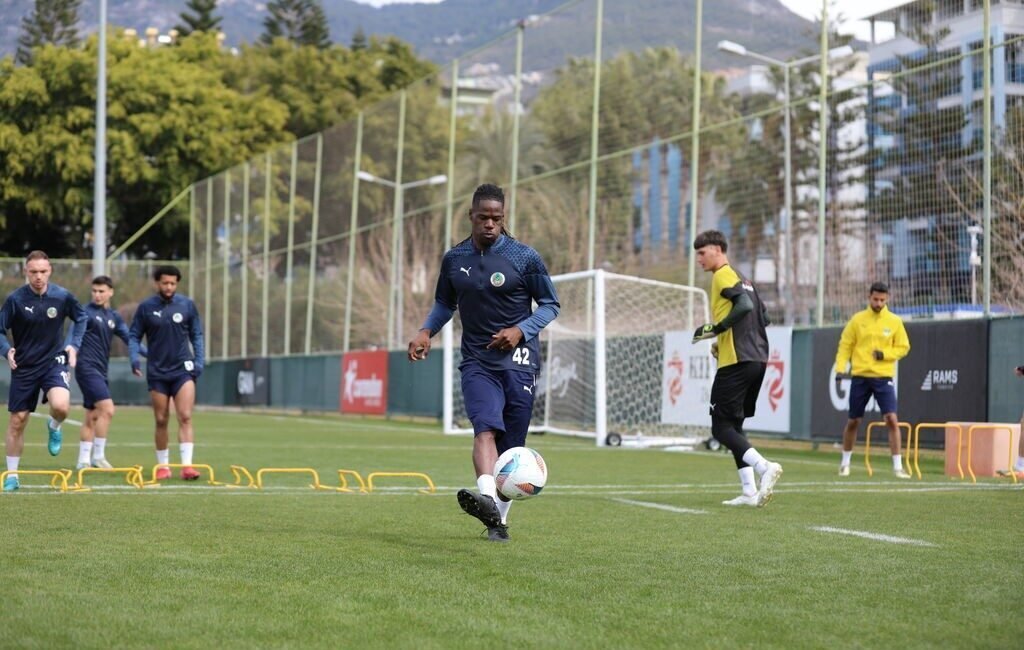 Corendon Alanyaspor, yarın deplasmanda karşılaşacağı MKE Ankaragücü maçı hazırlıklarını bugün