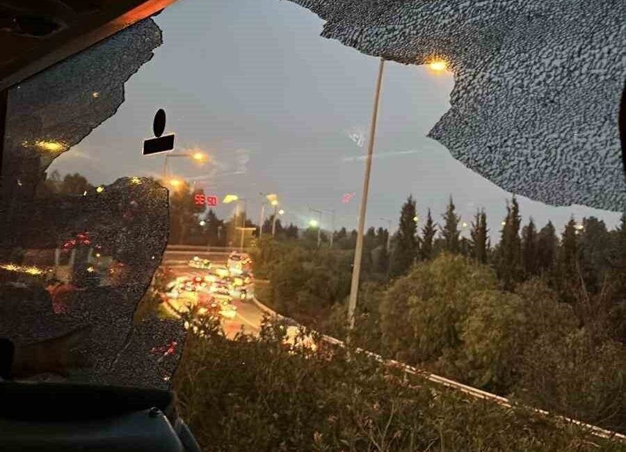 Trendyol Süper Lig takımlarından Corendon Alanyaspor taraftarları, dün oynanan Göztepe