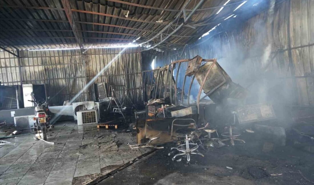 Antalya’nın Kepez ilçesinde bulunan bir geri dönüşüm deposunda çıkan yangın,