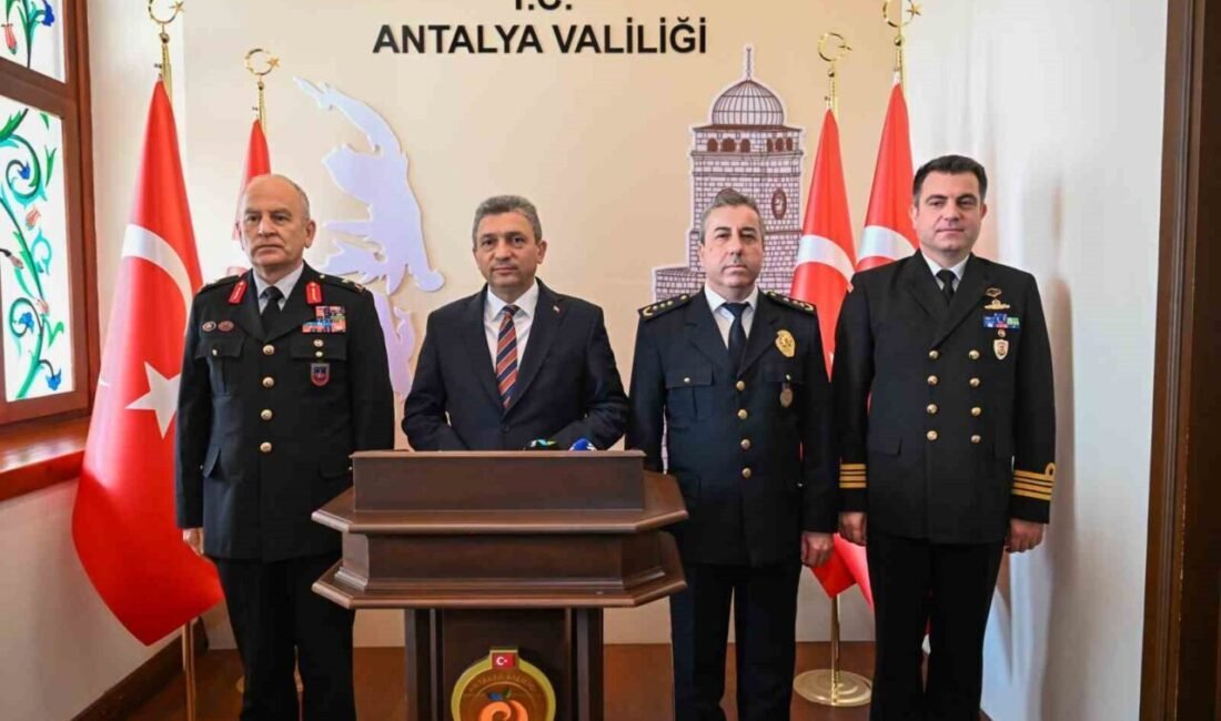 Antalya İl Asayiş ve Güvenlik Bilgilendirme Toplantısı’nda konuşan Antalya Valisi