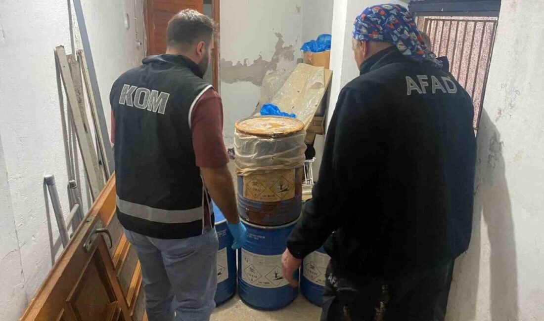 Antalya’da polisin bir işyeride yaptığı aramada 177 kilogram siyanür maddesi