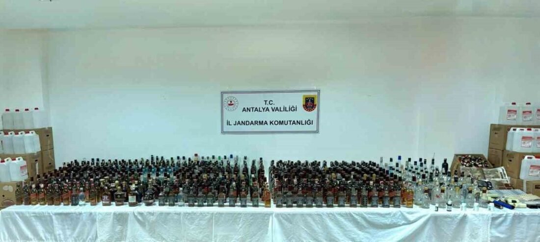 Antalya’nın Döşemealtı ilçesinde jandarma tarafından düzenlenen operasyonda çok sayıda kaçak