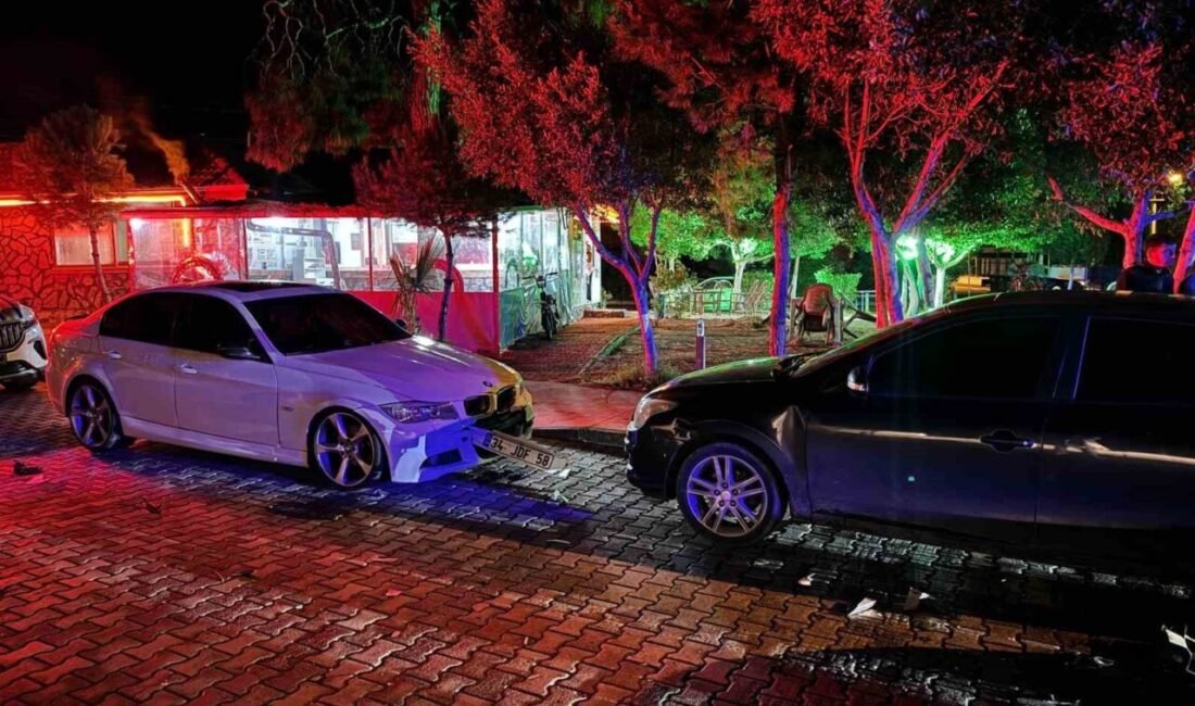 Antalya’nın Gazipaşa ilçesinde alkollü sürücünün kullandığı otomobil, park halindeki araçlara
