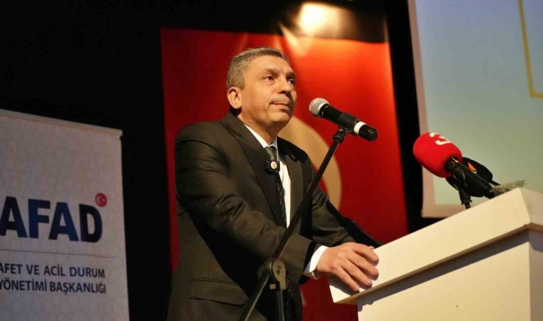 Antalya’da 6 Şubat depremlerinin ikinci yıl dönümünde düzenlenen anma töreninde