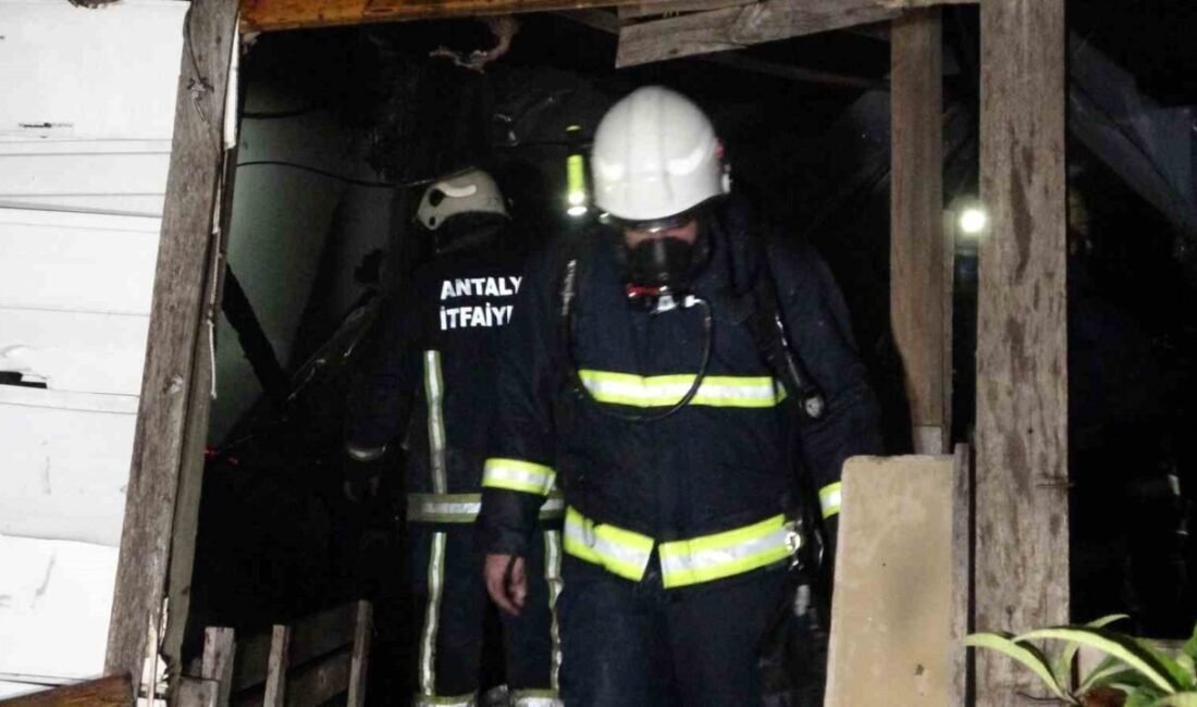 Antalya’da tek katlı bir gecekonduda çıkan yangın paniğe neden oldu.