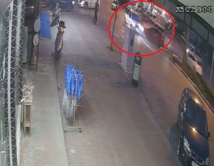 Antalya’nın Manavgat ilçesine hafif ticari araç ile otomobilin çarpıştığı kazada