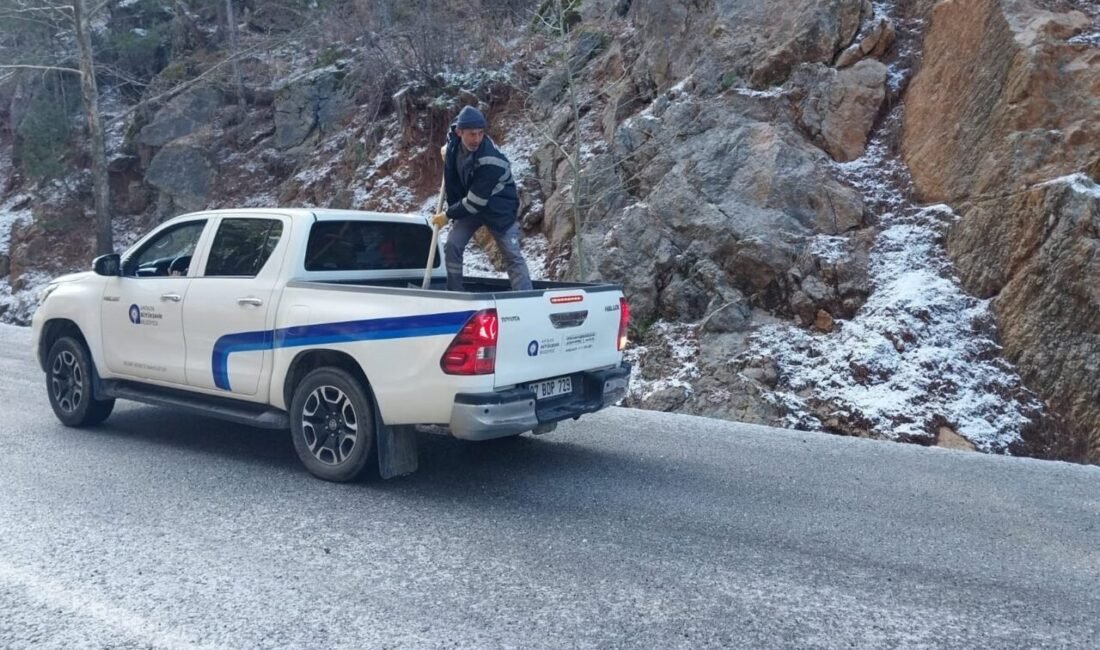 Antalya Büyükşehir Belediyesi, Alanya’nın kırsal bölgelerinde yolların trafiğe açık kalması