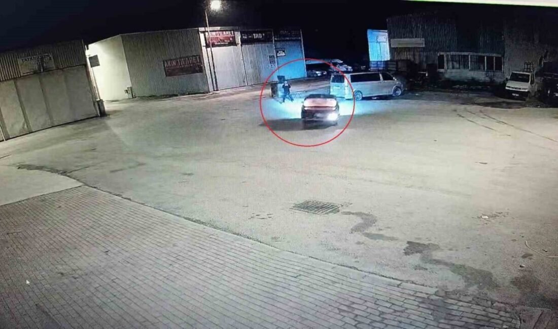 Antalya’da bir araç sürücüsü sanayi sitesinde drift yaparken, araçtan inen