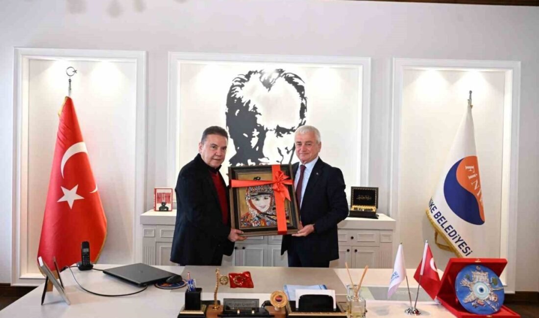 Antalya Büyükşehir Belediye Başkanı Muhittin Böcek, Antalyalılara en iyi hizmeti