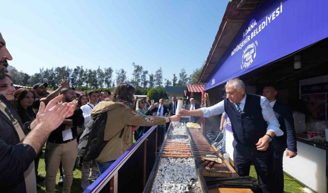Adana Büyükşehir Belediye Başkanı Zeydan Karalar, Antalya’da Adana’yı anlattı. Katılımcılara