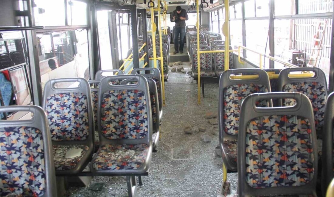 Adana’da terör örgütü PKK’nın yönlendirmesiyle belediye otobüsünü taşlayarak otobüs sürücüsünü