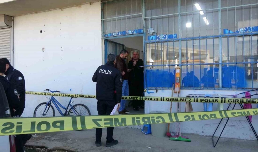 Adana’da berber olan arkadaşını iş yerinde ziyarete gelen kişi, tabancayla