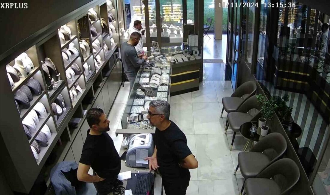 Adana’da bir kişinin çalıştığı kuyumcudan farklı tarihlerde 3 kilo altın