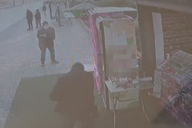 Mersin’de çay satma meselesinden çıkan tartışmada çaycı, büfeciye kurşun yağdırdı.