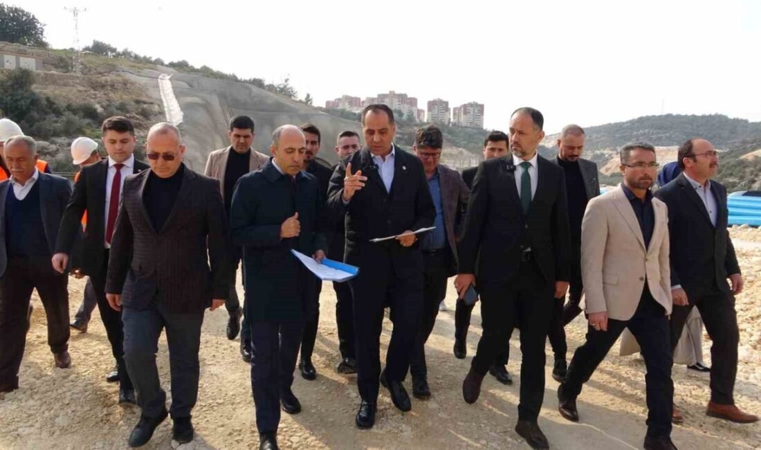 Mersin’in ilçelerini bağlayacak Çeşmeli-Erdemli-Silifke-Taşucu Otoyol Projesi’nde çalışmalar yoğun bir şekilde