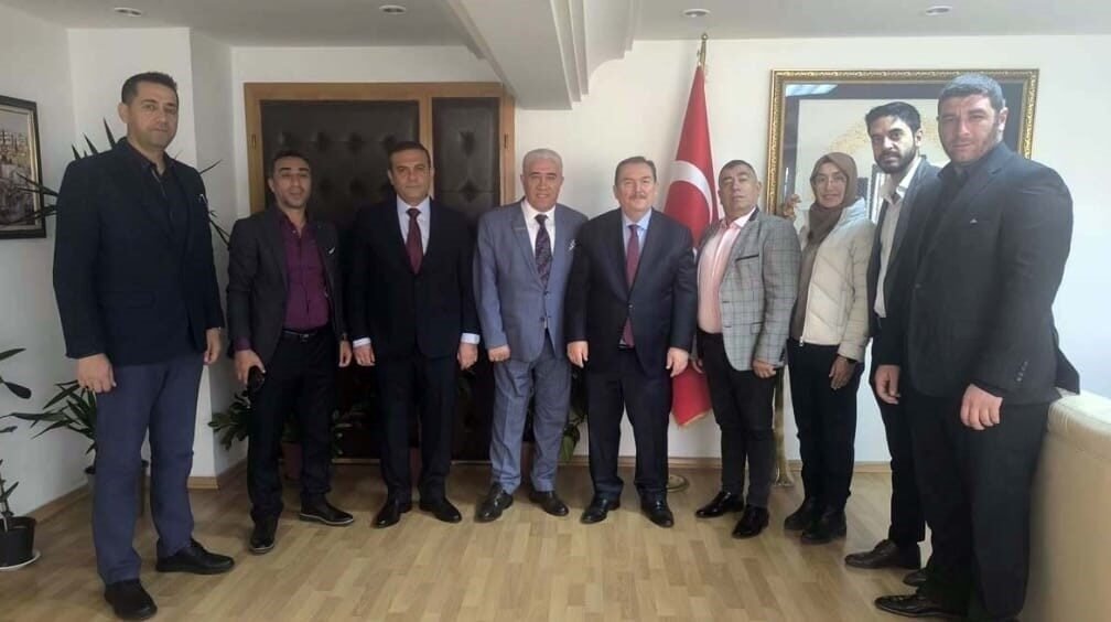 Çorum İş İnsanları Platformu, Muratpaşa Kaymakamı İhsan Kara’yı ziyaret etti.
