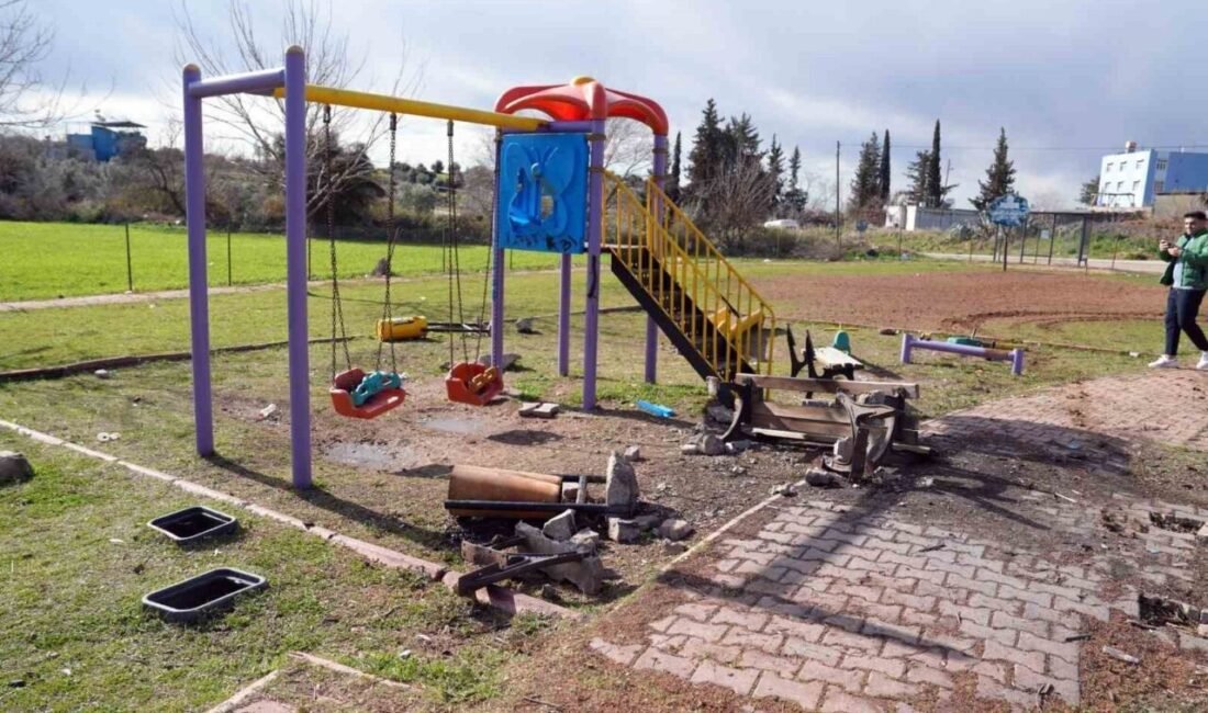 Çukurova Belediyesi Şambayadı Mahallesi Çocuk Parkı kullanılamaz hale geldi. Parka