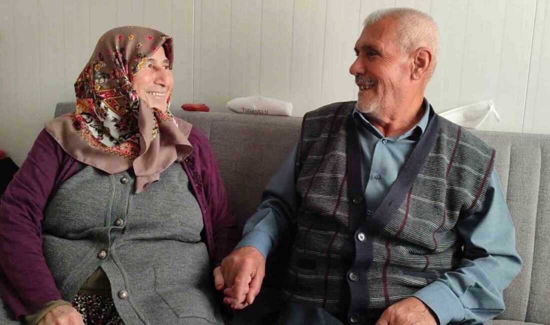 Depremzede çift, 61 yıllık aşklarıyla gençlere örnek olurken, çift günümüzde