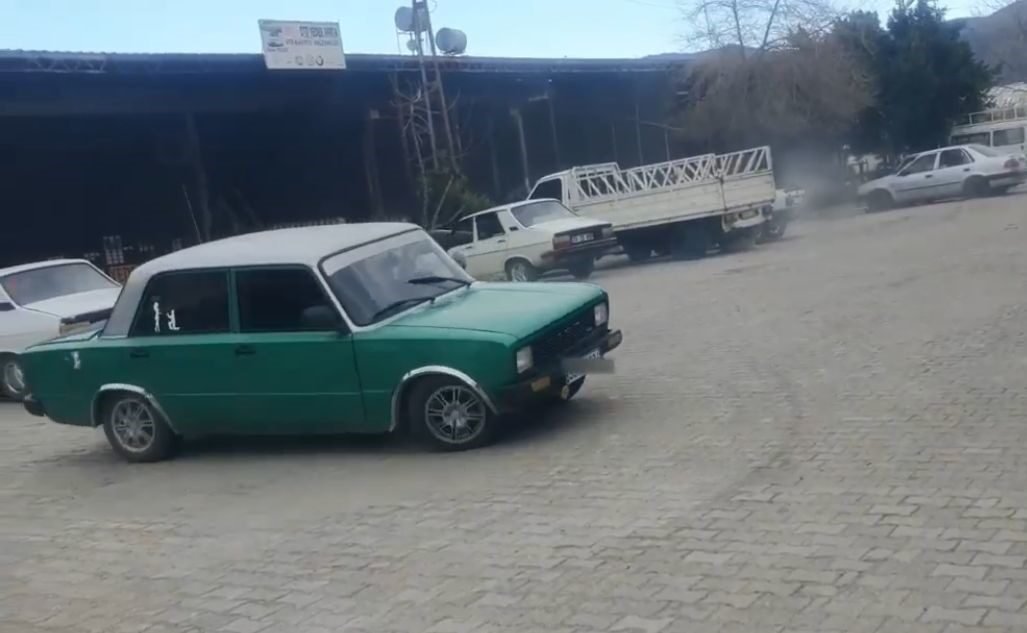 Mersin’de otomobiliyle drift yaparak çevreyi rahatsız eden sürücüye jandarma ekipleri