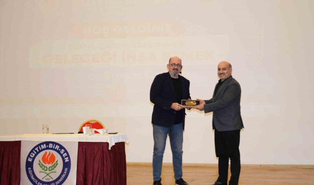 Eğitim-Bir-Sen Adana Şubesi tarafından düzenlenen “Dijital Çağda Öğretmenlik: Geleceği İnşa