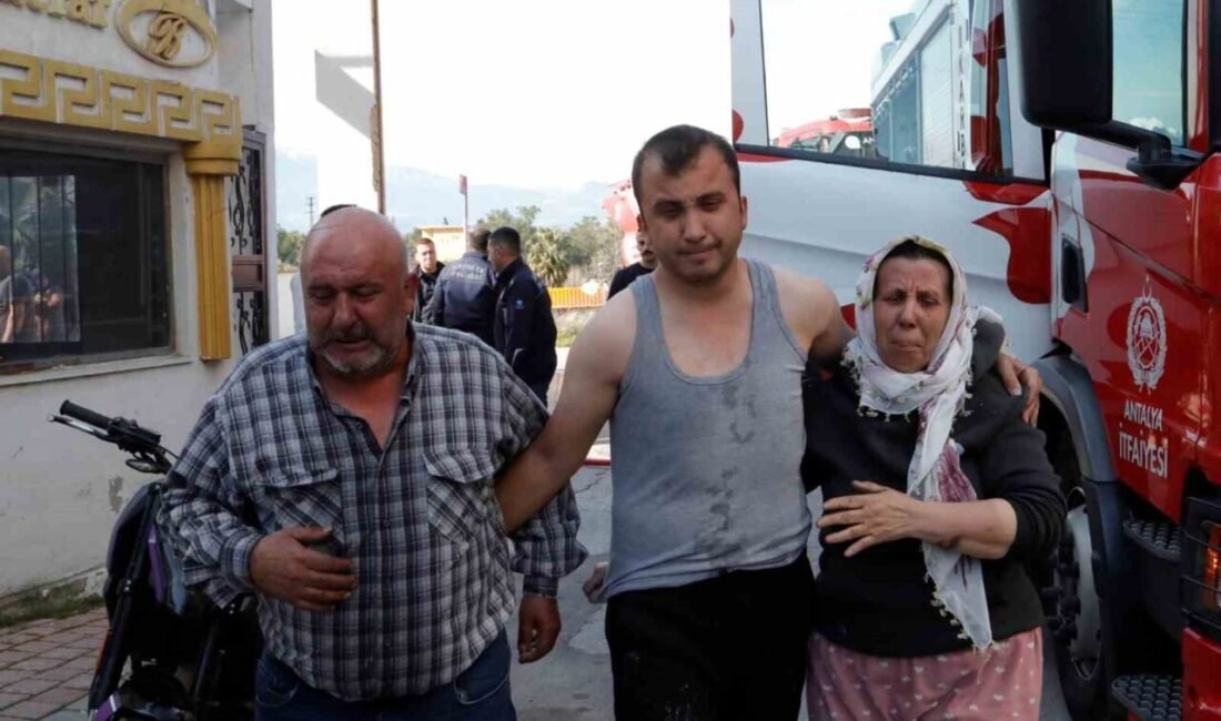 Antalya’da bir ikamette ısıtıcıdan çıkan yangında ev küle döndü. Ev
