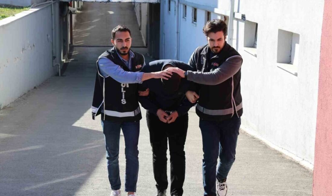 Adana’da dedektör köpeği ’Liza’, yolcu otobüsündeki 3 valize tepki verdi,