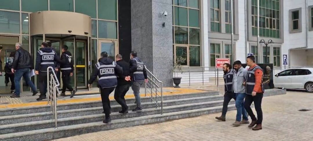 Adana’nın Kozan ilçesinde yangın çıkan BEMKA Enerji’nin kundaklandığı belirlendi. Polisin