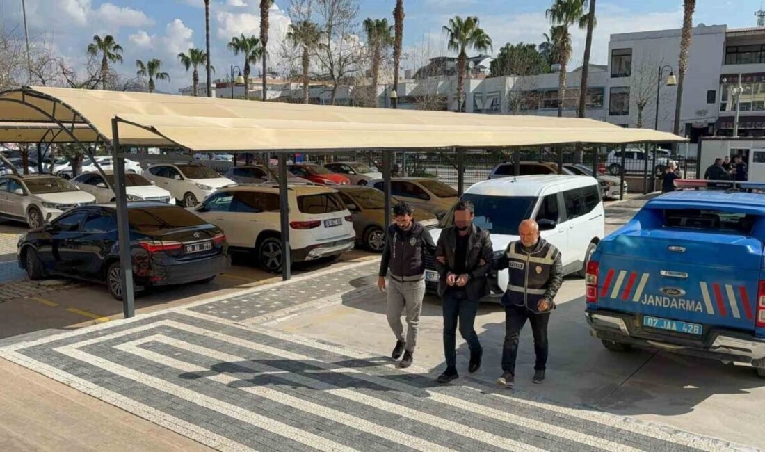 Antalya’nın Gazipaşa ilçesinde ev ile önündeki araca tüfekle ateş açıp