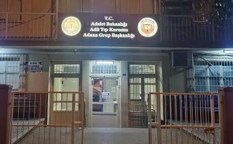 Adana’da evinin önünde kimliği belirsiz bir kişi tarafından silahlı saldırıya
