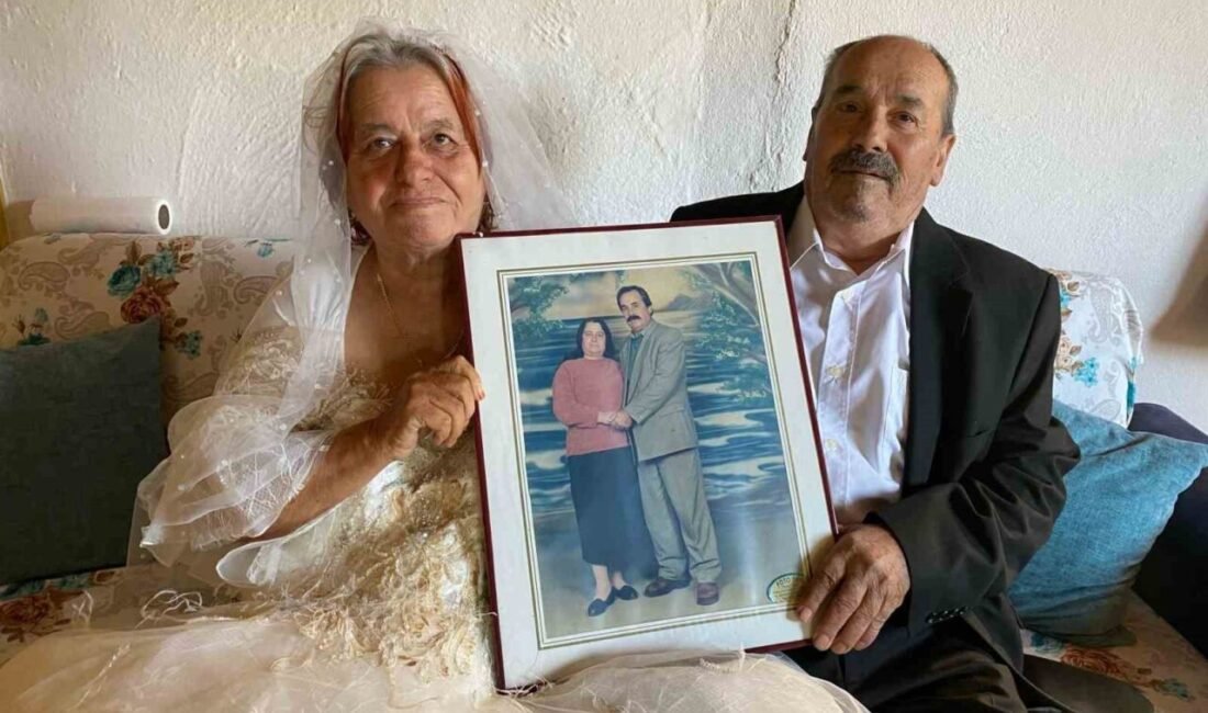 Antalya’nın Serik ilçesinde yıllar önce düğün yapmadan evlenen Akbaş çiftine