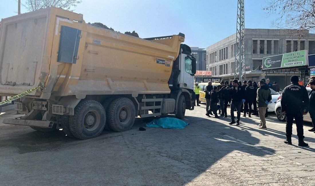 Kahramanmaraş’ta inşaat alanından çıkan hafriyat kamyonunun altında kalan yaşlı adam
