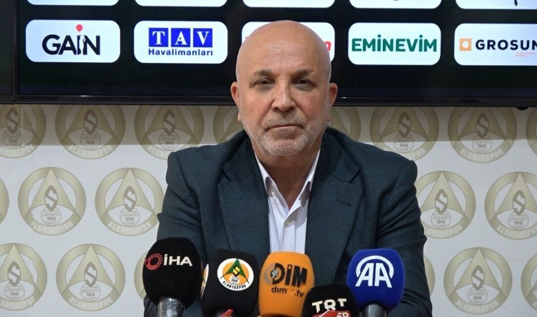 Corendon Alanyaspor Başkanı Hasan Çavuşoğlu, Türk futbolunda yapı olduğunu söyleyenlerin