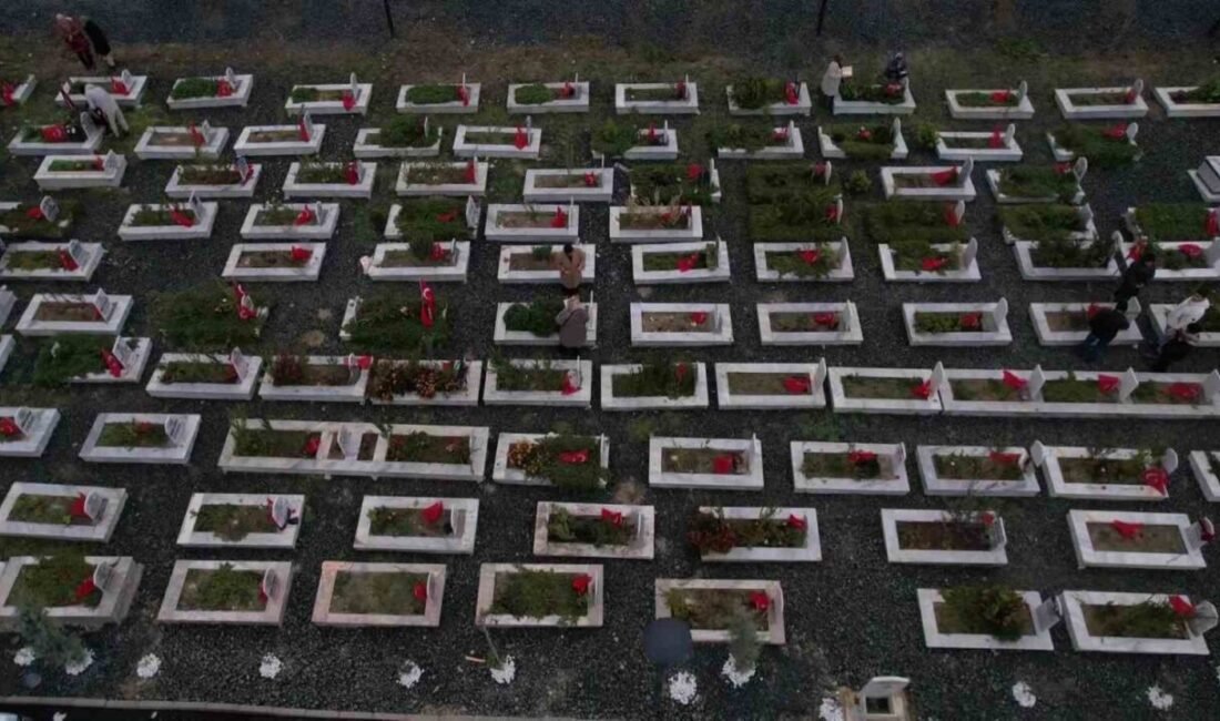 Hatay’da 6 Şubat depreminin ikinci yılında ‘Narlıca Deprem Şehitleri’ mezarlığında