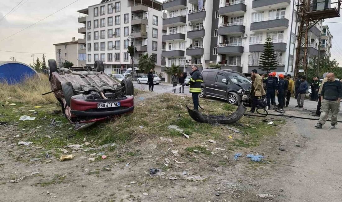 Hatay’ın Dörtyol ilçesinde hafif ticari araç ile otomobilin çarpıştığı kazada