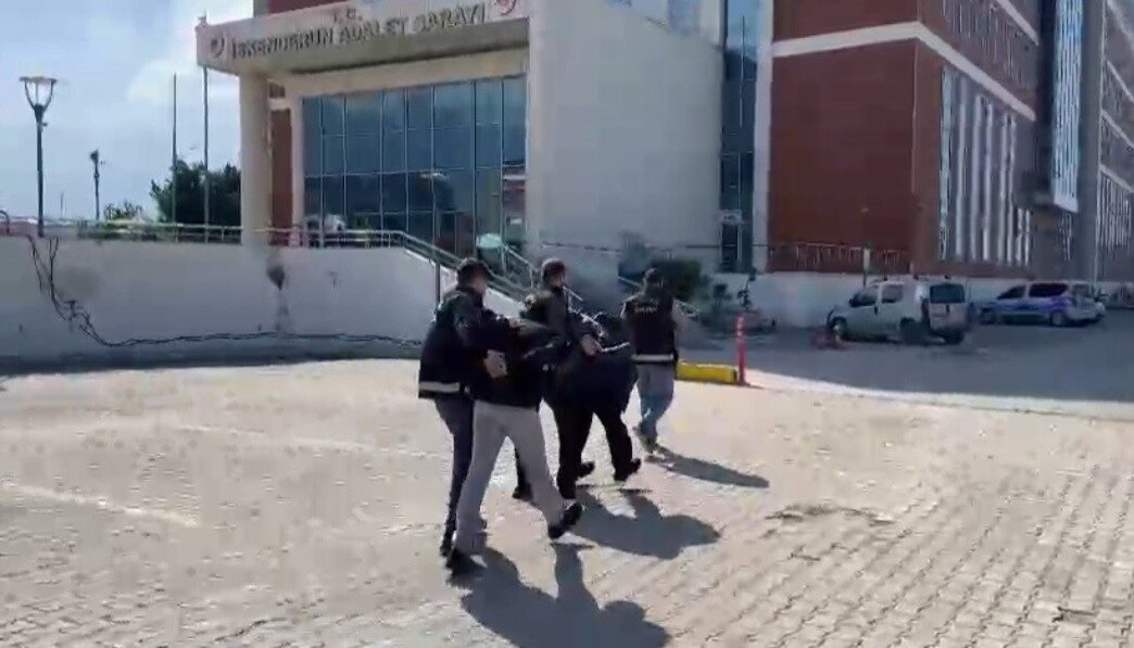 Hatay’da aranan şahıslara yönelik uygulamalarda gözaltına alınan 6 şahıstan 5’i